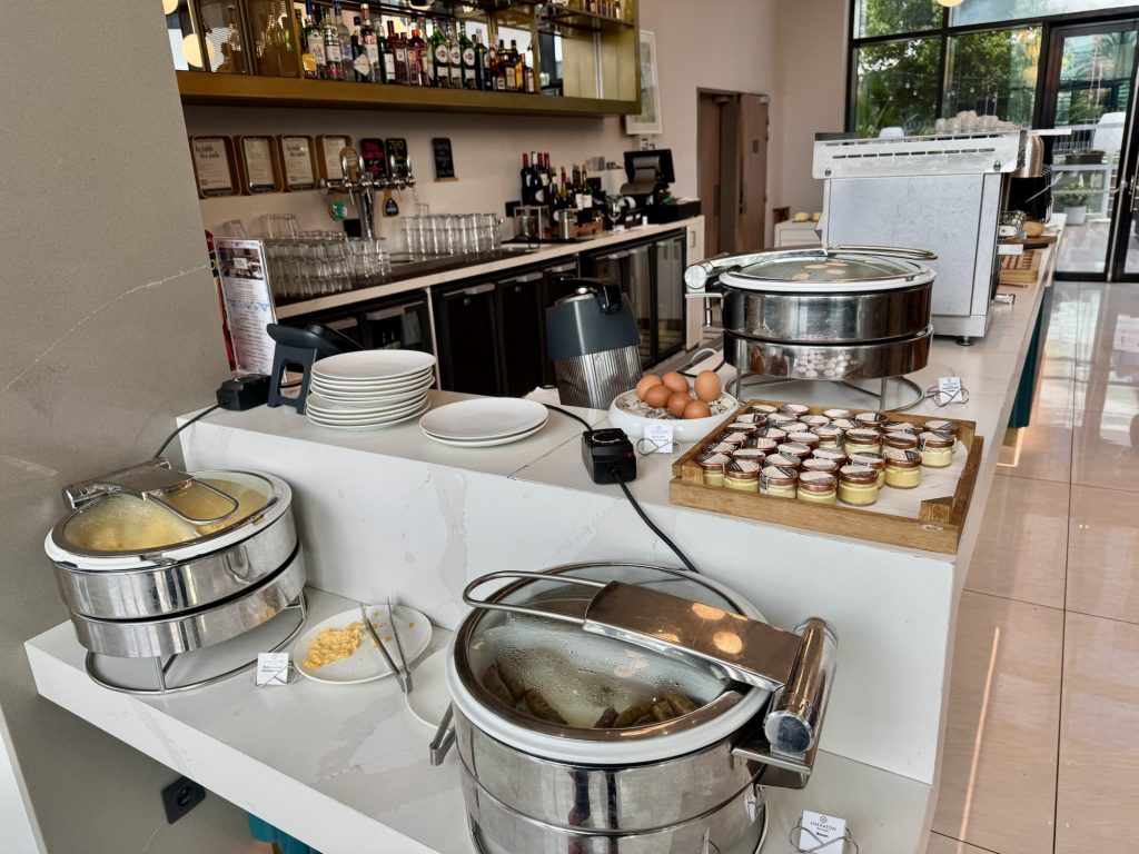 Warmes Buffet im Sheraton Nice Airport Hotel in Nizza