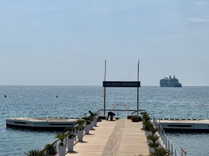 Steg am Privatstand des Hotel Barrière Le Majestic in Cannes