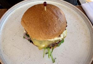 Heritage Burger im Mademoiselle Gray in Cannes