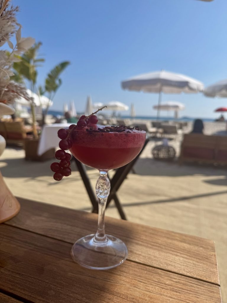 Pink Island Cocktail im Mademoiselle Gray in Cannes