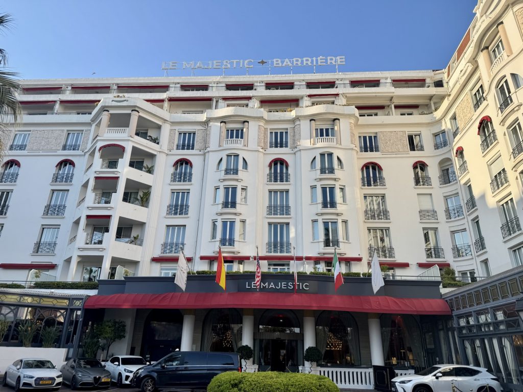 Außenansicht des Hotel Barrière Le Majestic in Cannes