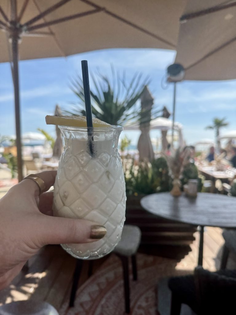 Pina Colada Cocktail im Mademoiselle Gray in Cannes