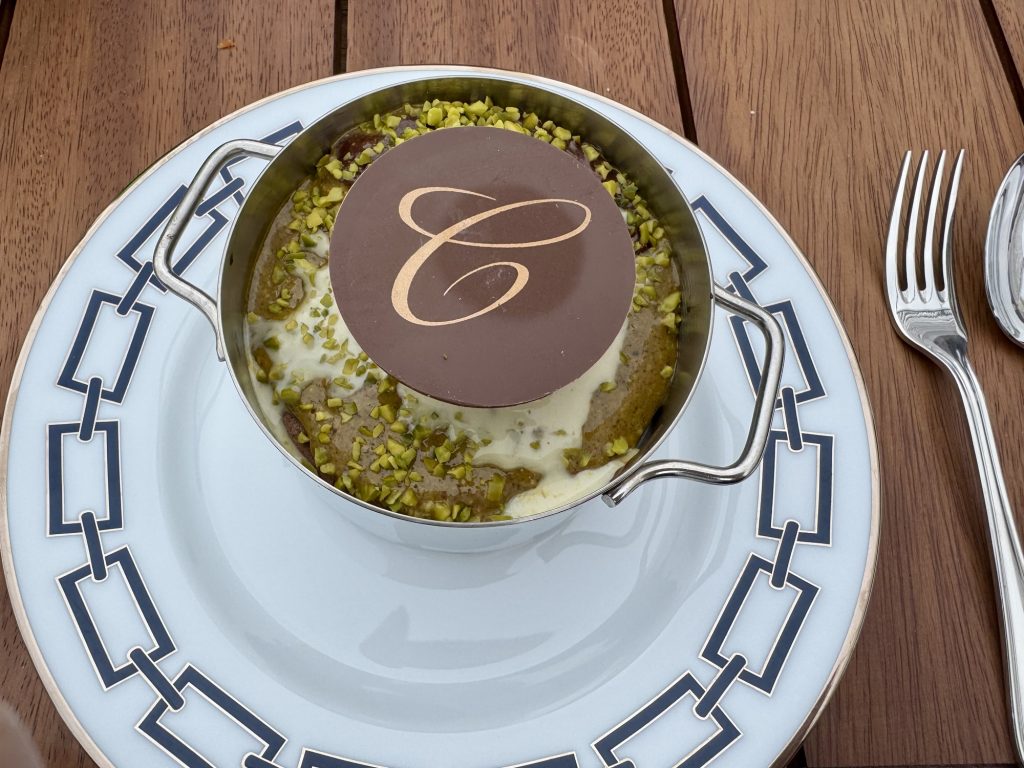 Chocolate and pistachio fondant im Restaurant Ciro's in Cannes