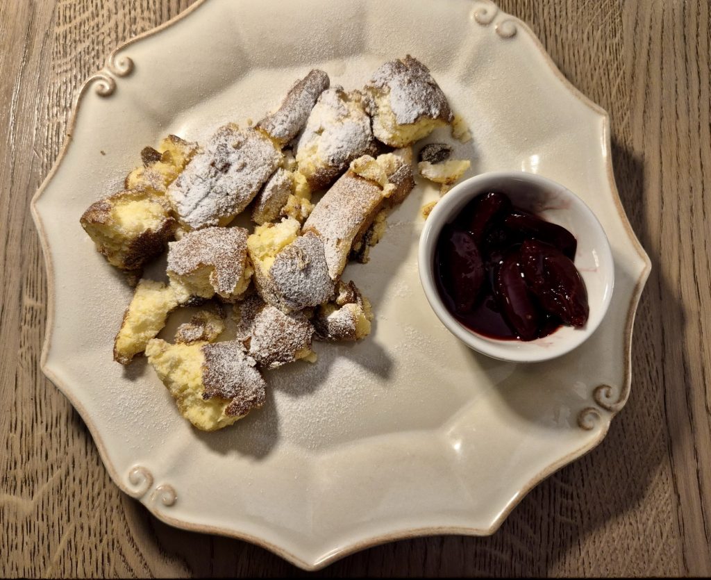 Kaiserschmarrn mit Zwetschgen in der huth Gastwirtschaft in Wien