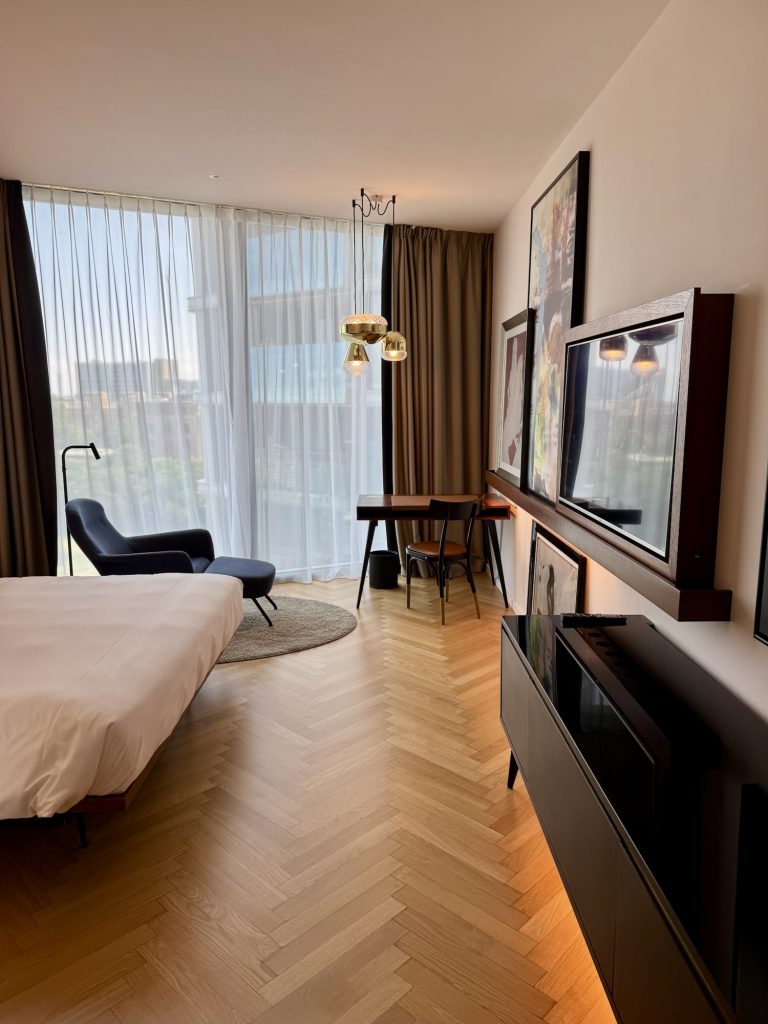 Zimmerflur des King View Rooms im Andaz Vienna am Belvedere