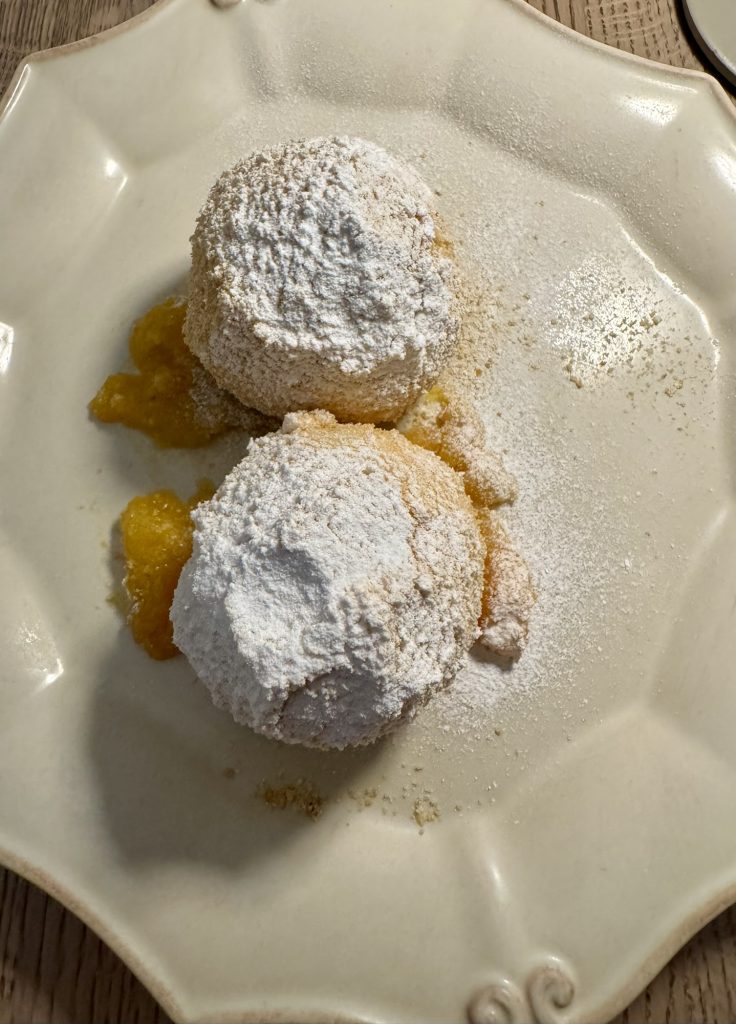 Topfen-Marillenknödel in der huth Gastwirtschaft in Wien