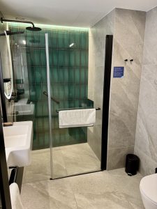 Badezimmer im King Bed Room im Hyatt Place in Krakow