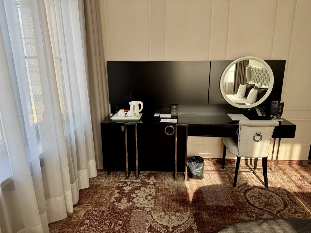 Schreibtisch mit Stuhl im Craft Beer Central Hotel Gdansk